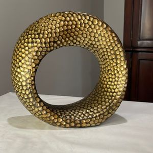 Bronze/gold home decor